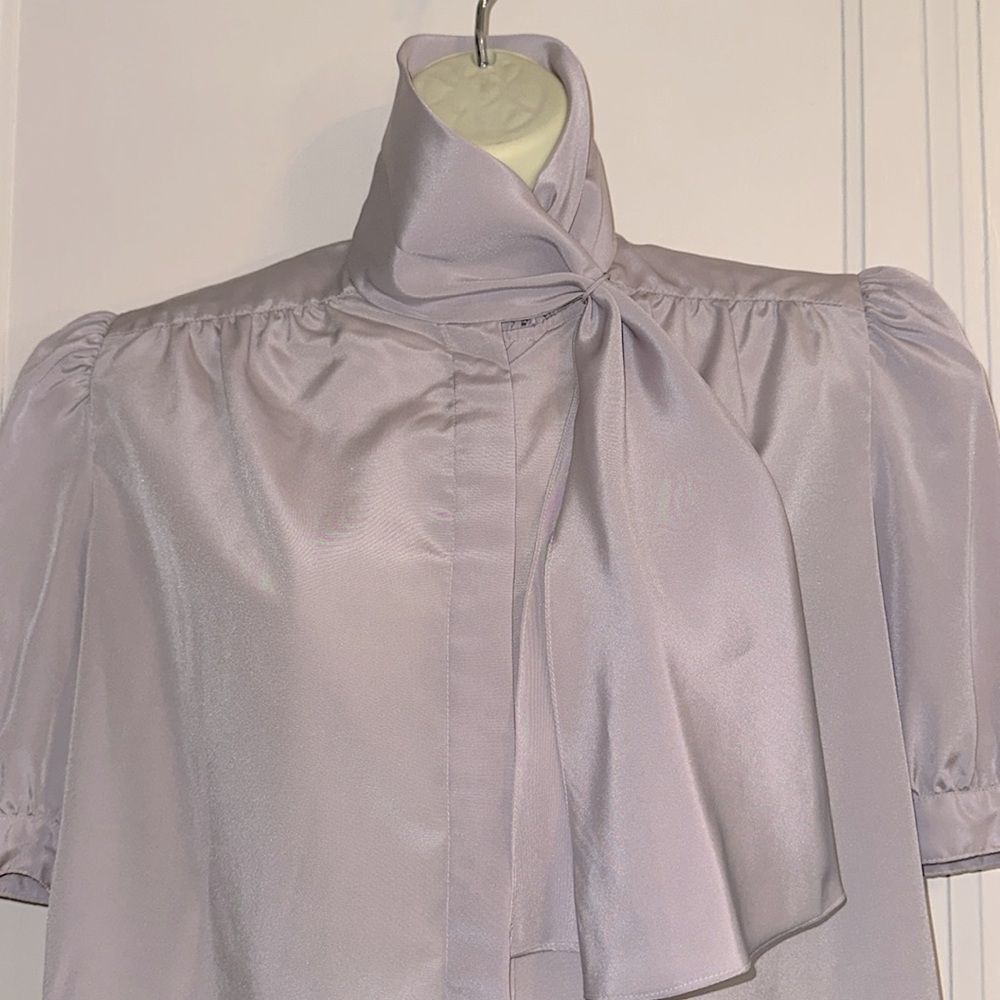 Vintage 80s Mihang lavender polyester short sleeve blouse with attached scarf - Picture 2 of 7